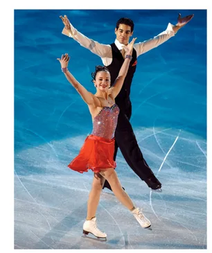 Couple de patineurs sur la glace Couple de patineurs artistes en spectacle sur la glace, la femme en robe rouge et l'homme en noir — exercice de maths en 5ème sur la proportionnalité