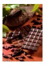 Tablette de chocolat noir Tablette de chocolat noir en carrés posée à côté de morceaux de chocolat — exercice de maths en 4ème sur les fractions et tablette partagée