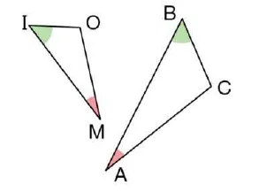 Triangles ABC et MOI semblables Triangles semblables ABC et MOI avec angles vert et rouge marqués, sommets A, B, C, I, O, M — exercice de maths en 4ème sur les triangles semblables