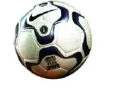 Ballon de football Photo d’un ballon de football bleu, blanc et noir composé de pièces hexagonales et pentagonales — exercice de maths en 6ème sur les droites et les constructions
