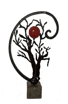 Sculpture arbre et spirale Sculpture d'un arbre noir avec une boule rouge et une spirale en métal — exercice de maths en 6ème sur la longueur d'une spirale de demi-cercles