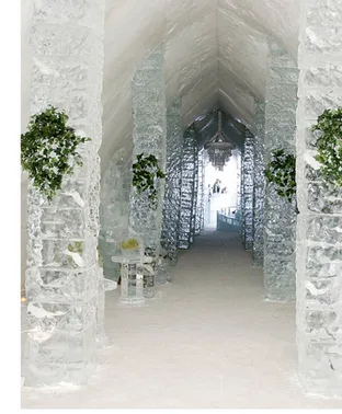 Piliers de glace de l’Hôtel de Glace Couloir de piliers de glace de l’Hôtel de Glace au Québec — exercice de maths en 6ème sur la division euclidienne et décimale sur les blocs de glace